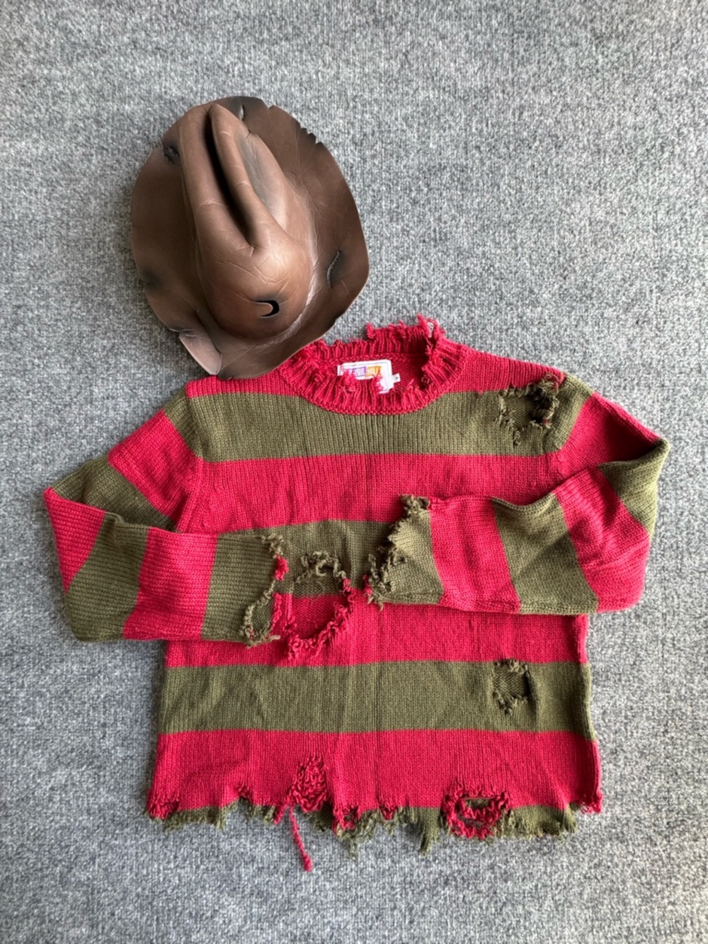 Freddy Krueger Nightmare on Elm Street Sweater and Hat Mens Small